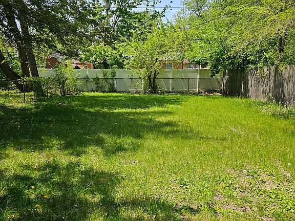 4th image of 24091 Oneida Ave