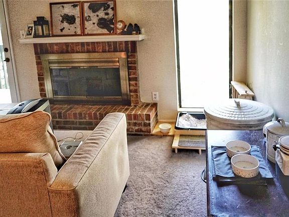 3rd image of 604 Tuxworth Cir