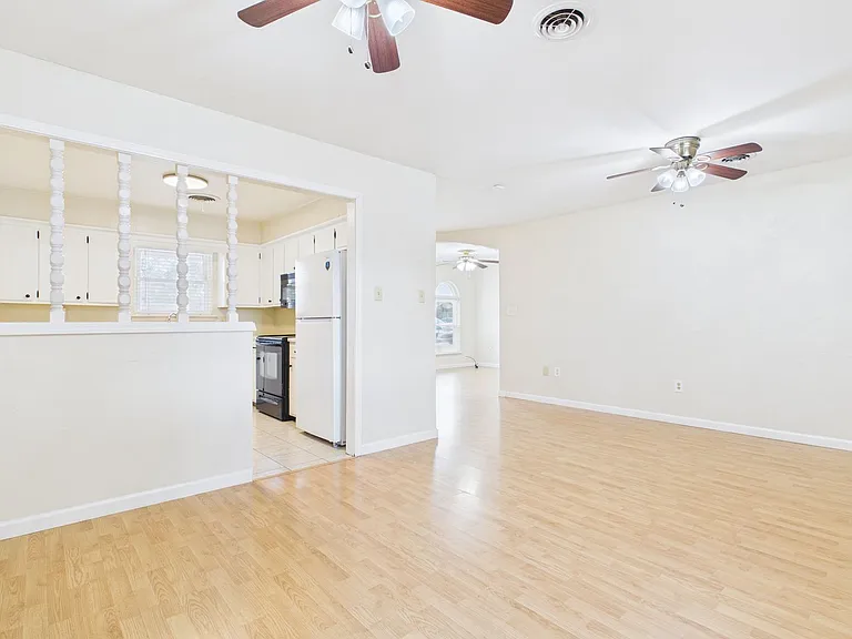 4663 SE Brighton Dr — Photo 2