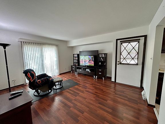 3rd image of 16363 Oxford Dr