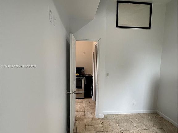 4th image of 809 Washington Ave