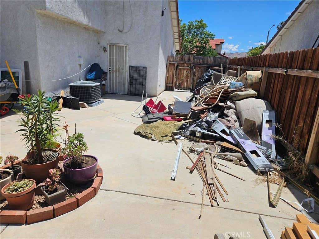 2611 E Avenue Q14, Palmdale, CA - View 3