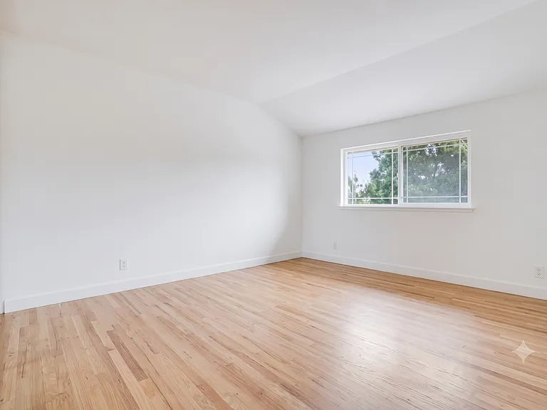 10960 Northsky Sq — Photo 5