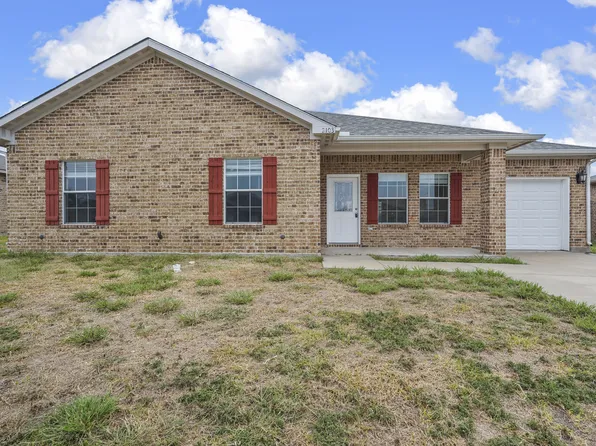 2103 Oliver St, Greenville, TX 75401