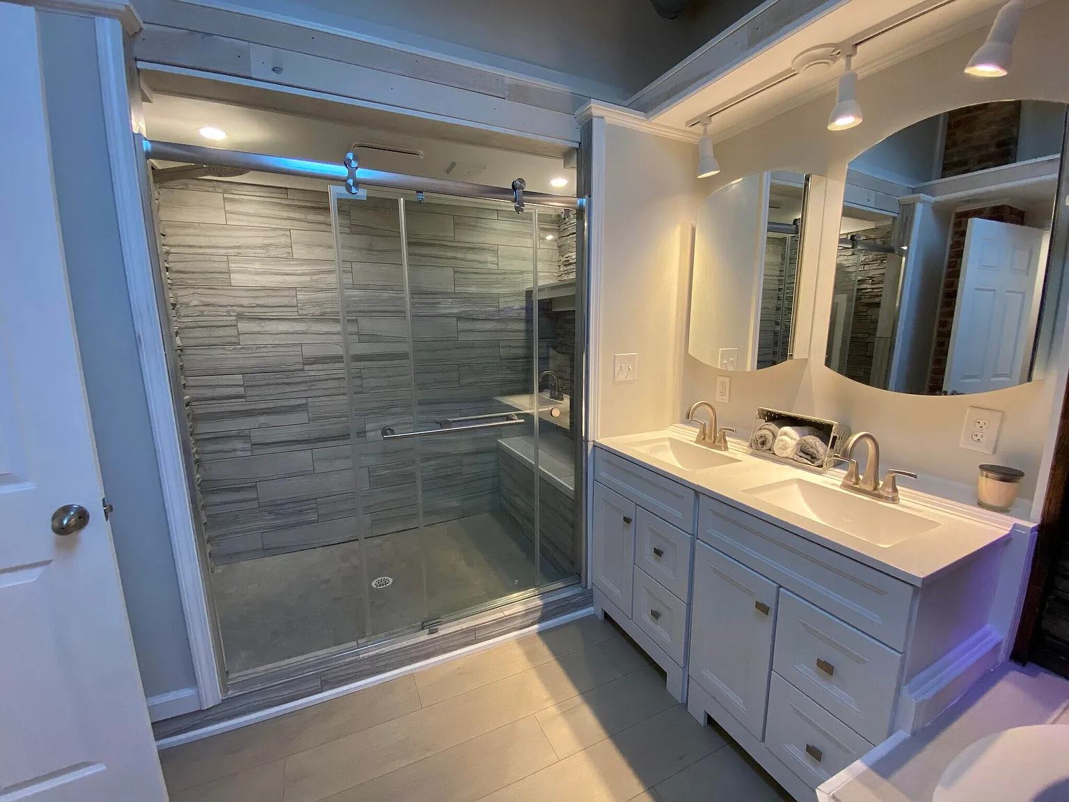 2 bed, 1000 sqft, $1,800 — Photo 2