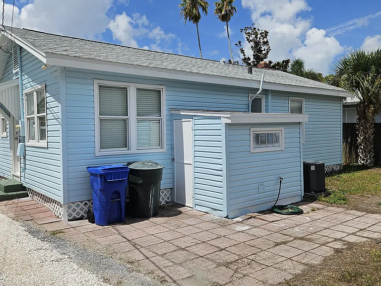 448 Richmond St — Photo 8