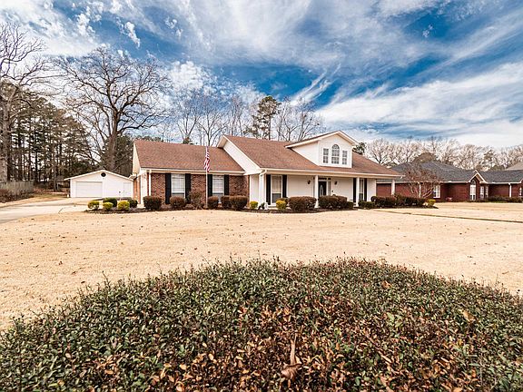 3rd image of 420 Rebecca Cir