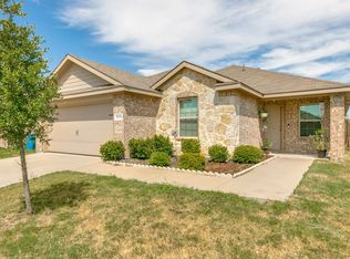 2215 Torch Lake Dr, Forney, TX 75126