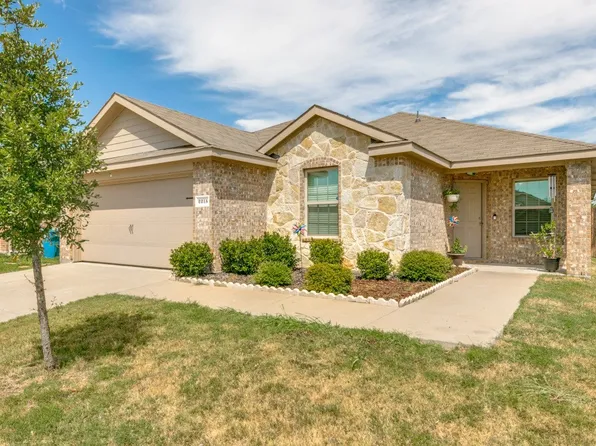 2215 Torch Lake Dr, Forney, TX 75126