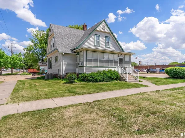 110 NW 3rd Ave, Aledo, IL 61231