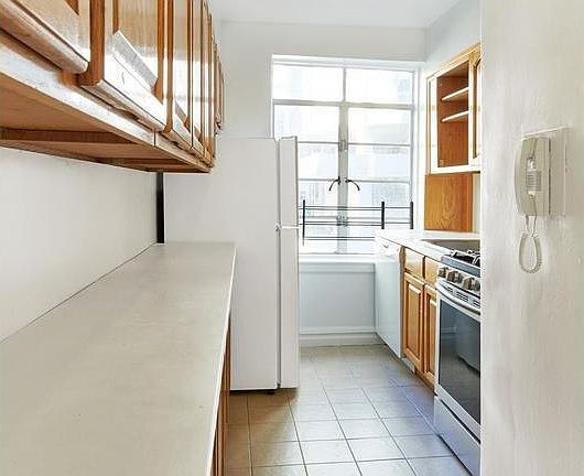 4th image of 110 E 87th St APT 7B