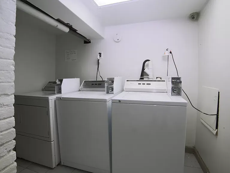 426 Jefferson Ave #1R — Photo 8