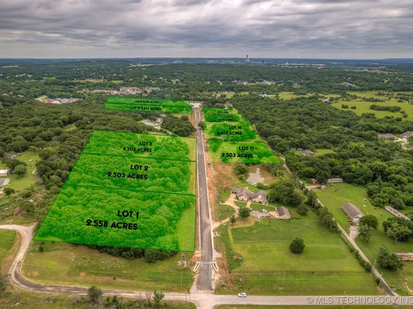 4781 Oak Timber Dr, Tulsa, OK 74131