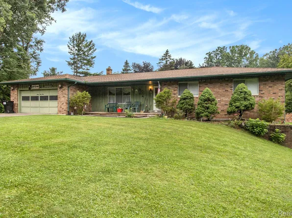 3312 Legion Dr, Brighton, MI 48114