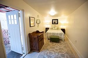 5th image of 521 Willoughby Ave APT 1