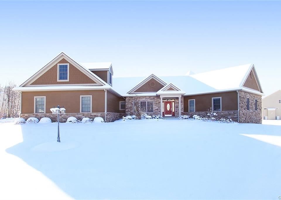 1st image of 810 Knighthood Cir