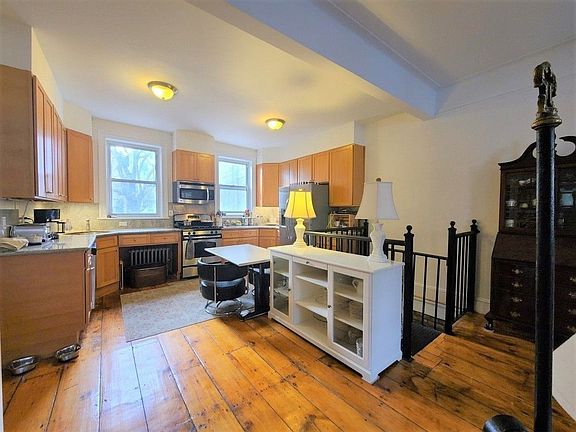 5th image of 38 Douglass St #1