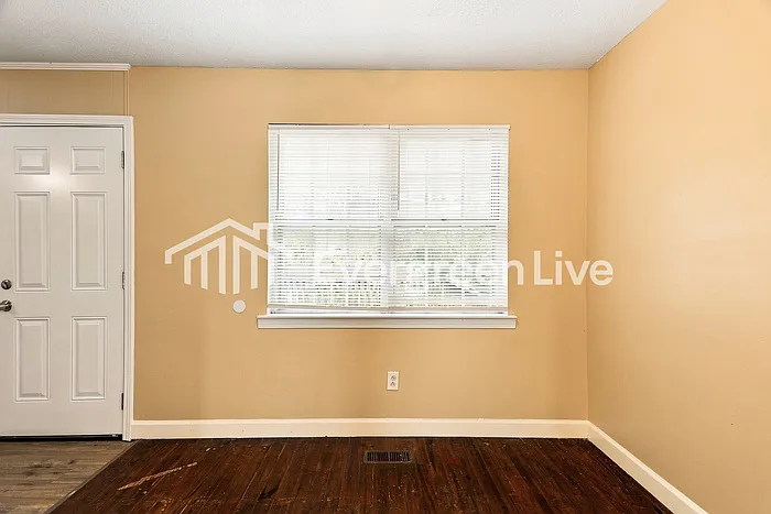 3 bed, 2.0 bath, 1430 sqft, $1,345 — Photo 3