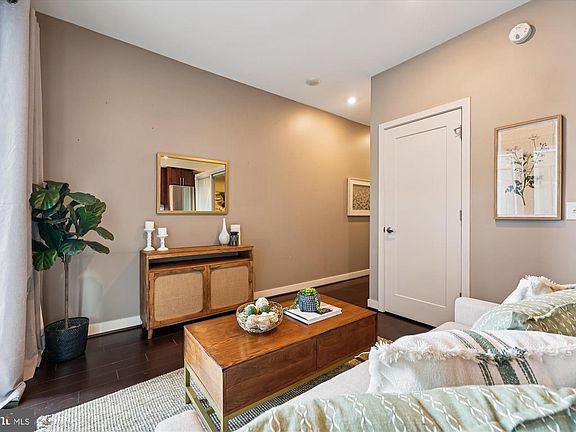 5th image of 1320 Fenwick Ln Unit 203