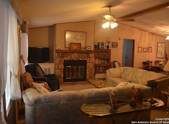 5th image of 135 Oak Forest Ln