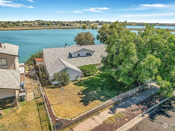3rd image of 2317 W Lakeside Drive