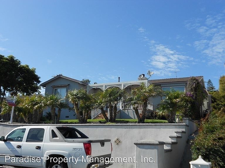 1st image of 320 Mariposa Dr