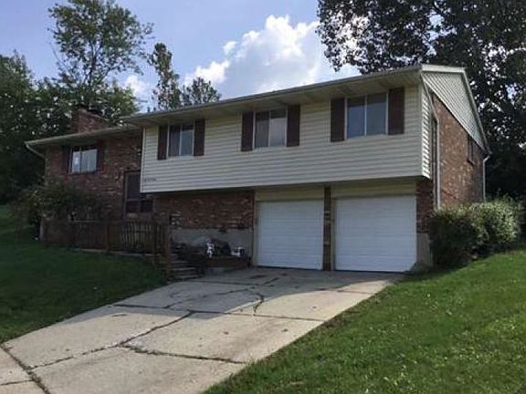 3rd image of 703 Golden Arrow Ct