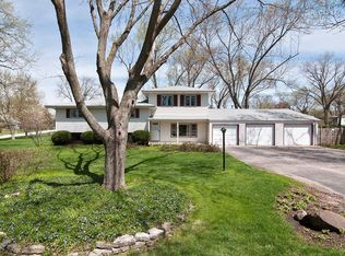 26W544 Macarthur Ave, Carol Stream, IL 60188