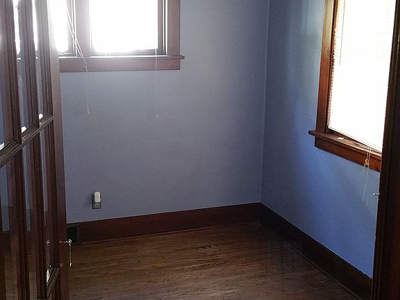 5th image of 813 S Ironwood Dr