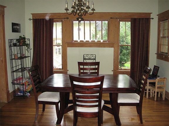 Dining Room - lots of natural light