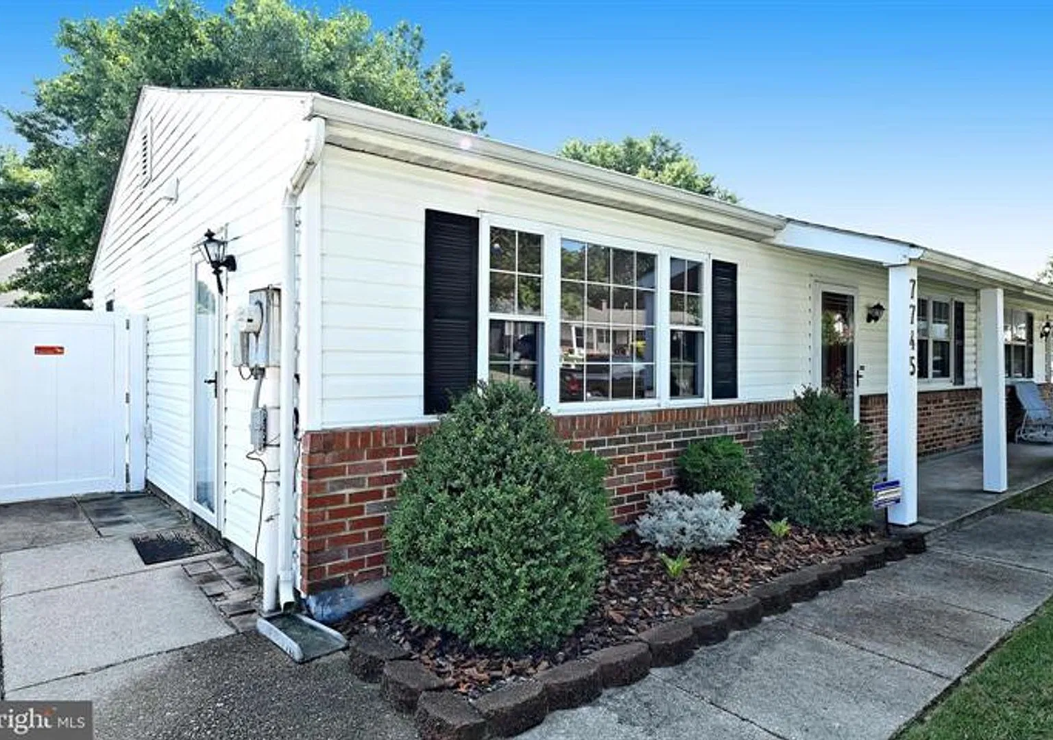 Updated 3 Bed Rancher with Fenced Yard in Pasadena — Photo 3