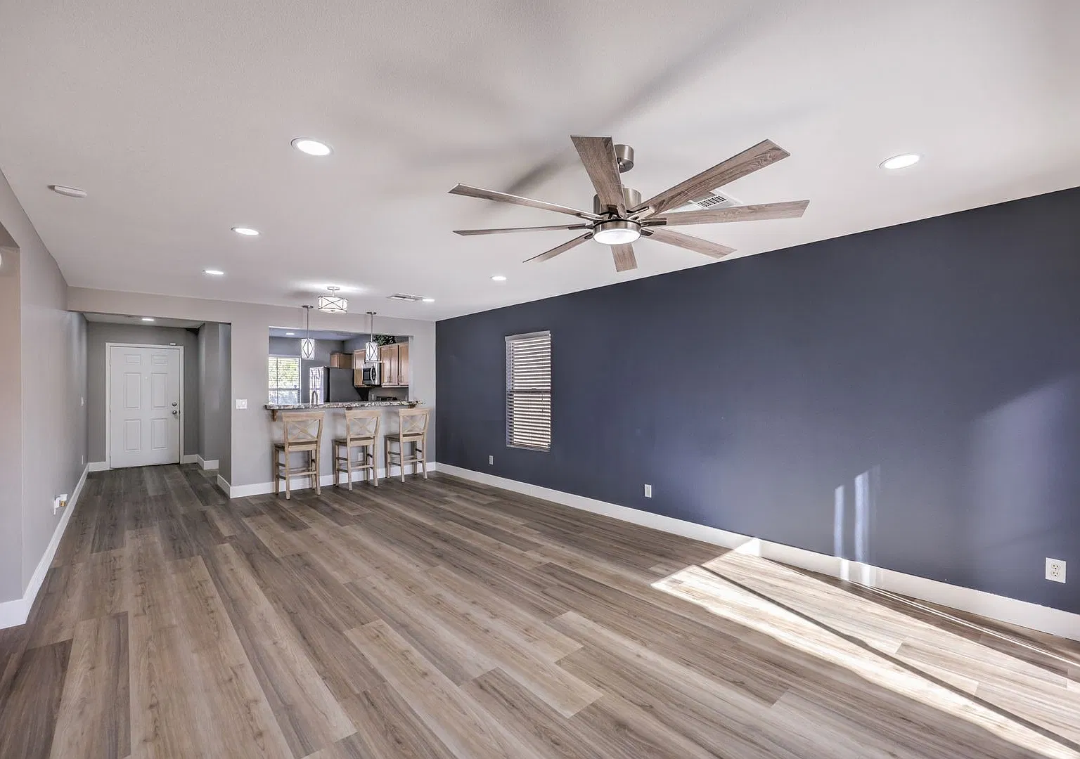 Immaculate 1 Story Home In Providence — Photo 3
