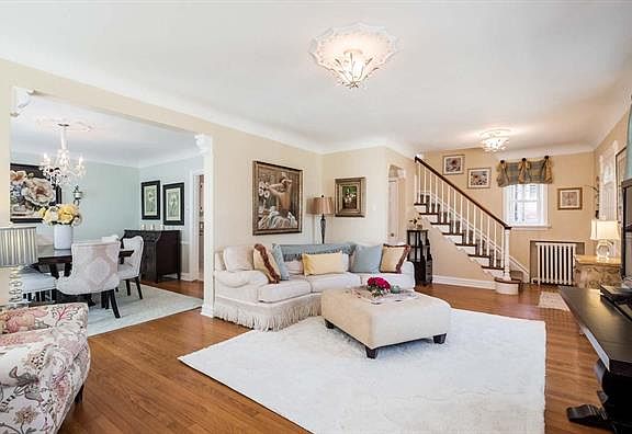 3rd image of 7736 Stanford Ave