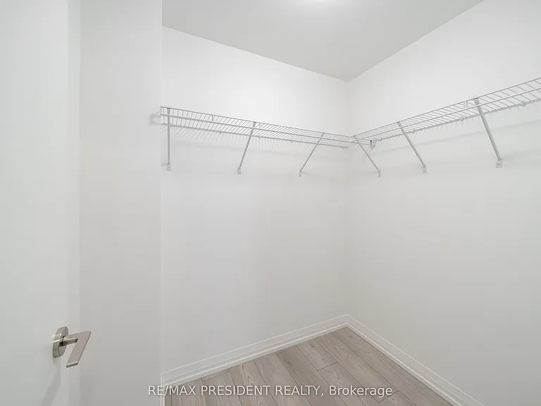 400 King St W #610 — Photo 10