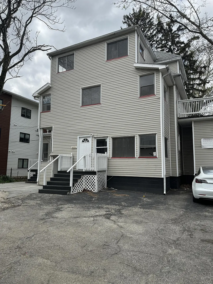 Photo 2 of 3 - 312 S State St #3 - Champaign, IL Building Photo - 312 S State St #3