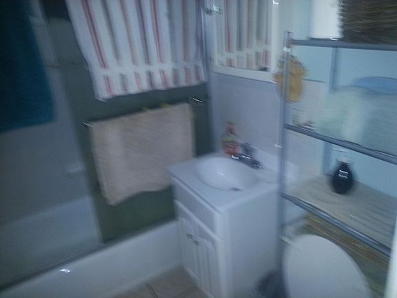 3rd image of 805 Edythe St