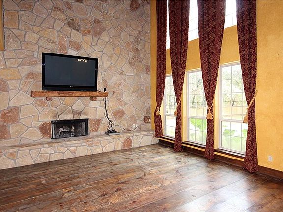 2nd image of 403 Spring Valley Ct