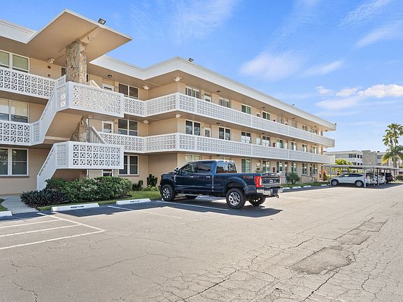 4th image of 4915 Bay St NE APT 324