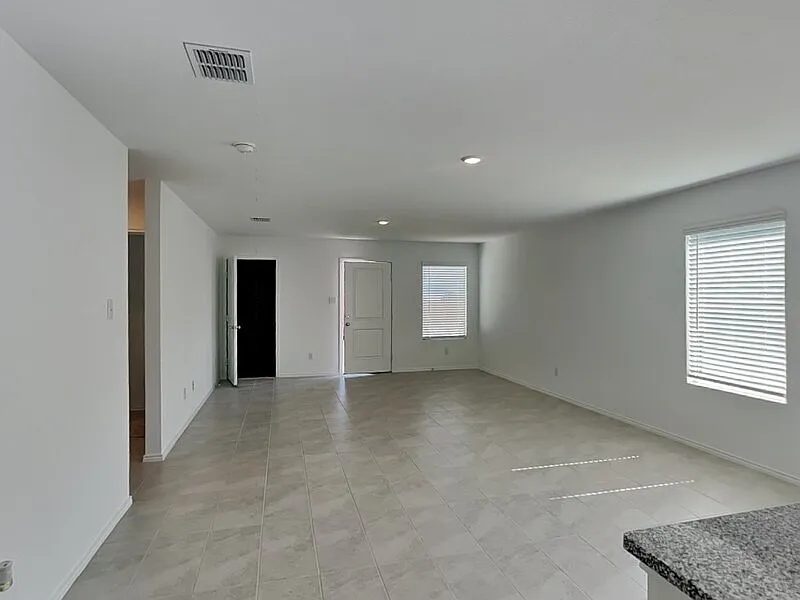 3 bed, 2.0 bath, 1266 sqft, $1,995 — Photo 2