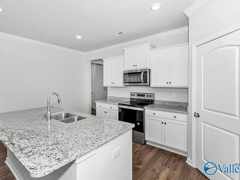 22067 Chancery Ln — Photo 10