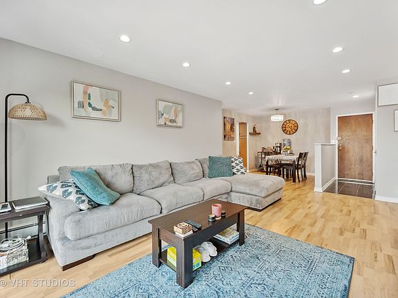 4th image of 5510 Lincoln Ave Unit 204
