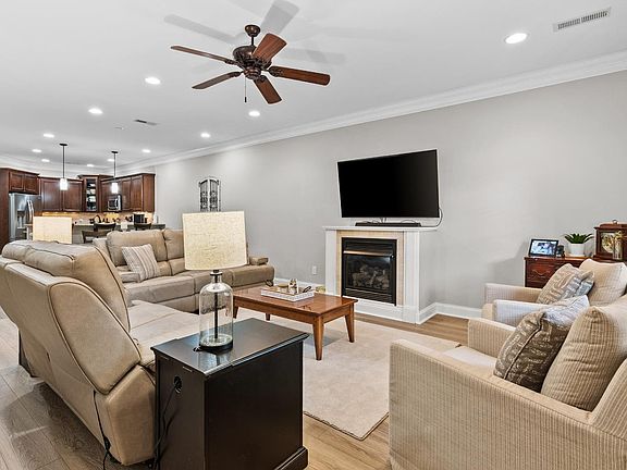 5th image of 627 Capstone Dr
