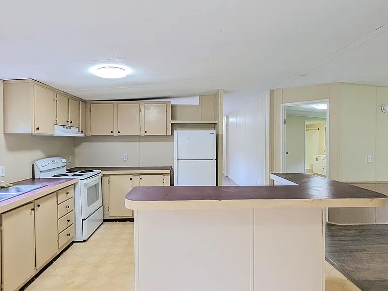 99 Center Grove Dr — Photo 10