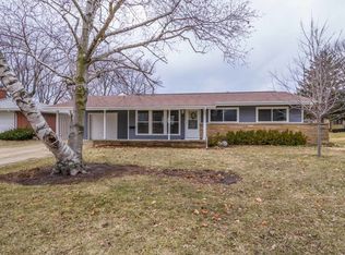 202 Radliff Rd, Bloomington, IL 61701