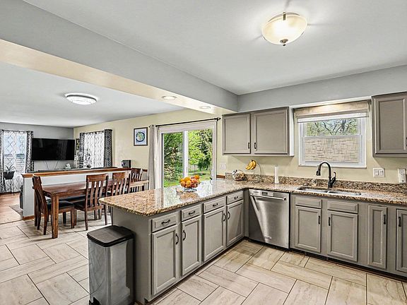 5th image of 400 Hemlock Ln