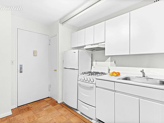 4th image of 211 E 53rd St APT 5B