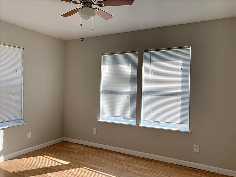 5026 Jefferson St — Photo 12