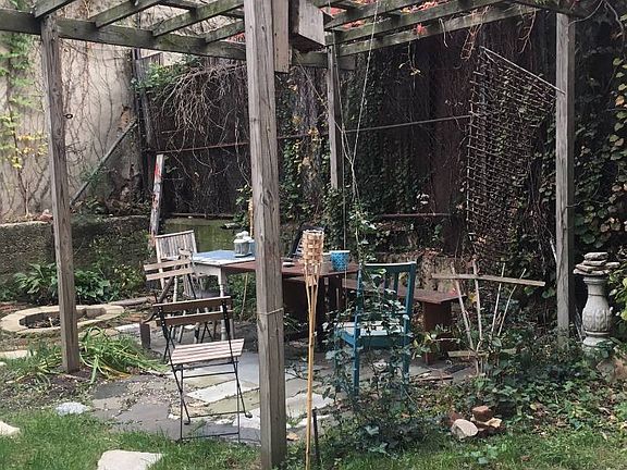 3rd image of 223 Van Brunt St