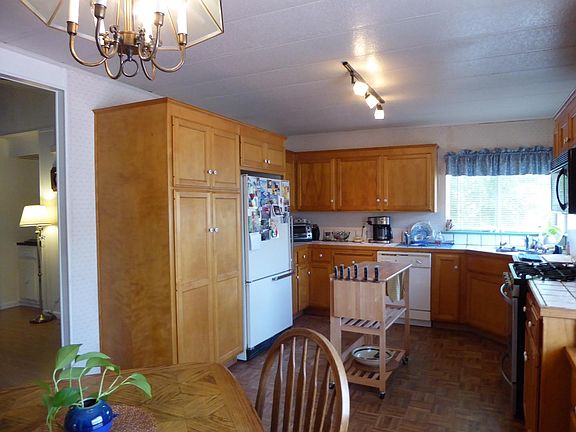 5th image of 444 Chateau La Salle Dr