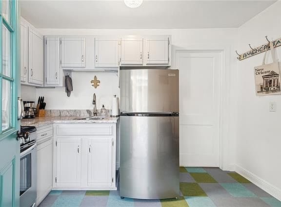 5th image of 2726 Marais St